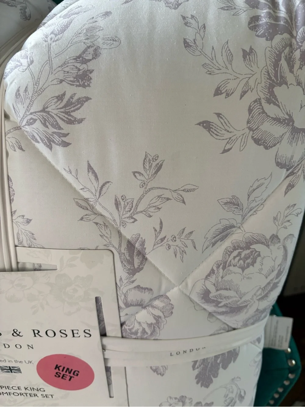 New in package-Cabbages & Roses London King Comforter Set -Paris Rose Lavender